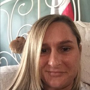 Meet your Posher, Adrianne